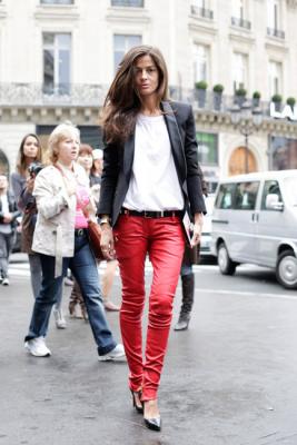 jeans de color rojo